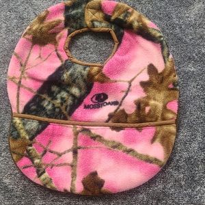 Mossy Oak Bib
